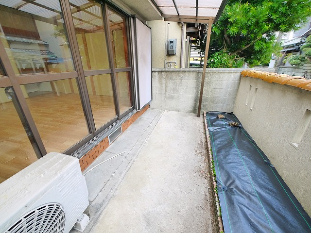 小泉町戸建の庭