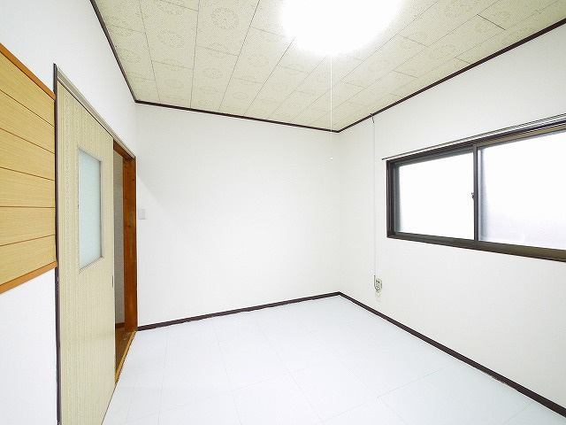 小泉町戸建の洋室