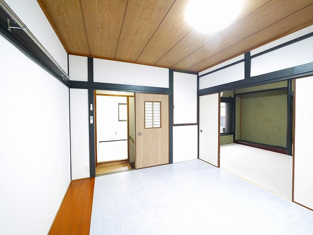 小泉町戸建の洋室
