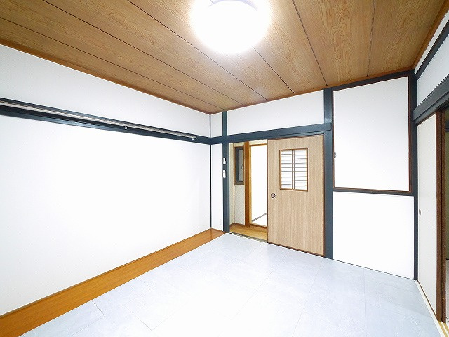 小泉町戸建の洋室