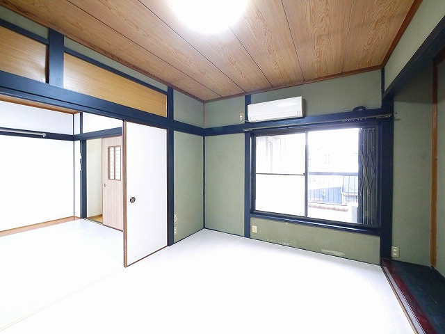 小泉町戸建の洋室