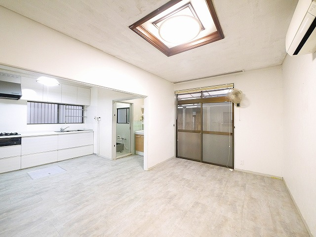 小泉町戸建の居間・リビング