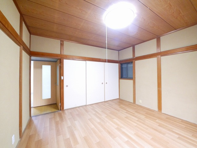 小泉町戸建の洋室