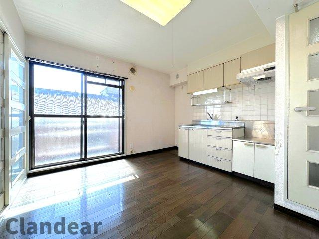 セザール立石の居間・リビング|ドキドキの新生活も、安心してスタート。ぴったりの住まいを見つけませんか？クランディアが一緒に住まい選びをサポートします‼　まずは、お気軽にお問合せください　＃クランディア