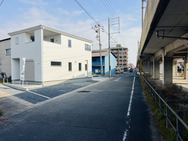 東海市養父町横枕54-1、55-1『仲介手数料無料』新築戸建ての前面道路含む現地写真