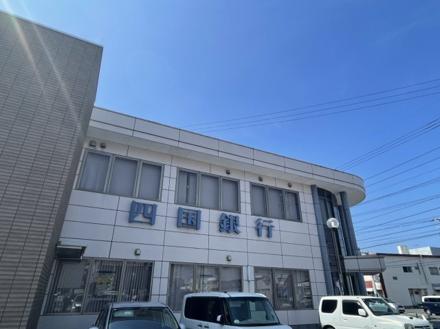 南国市大そね甲　土地の周辺|四国銀行南国支店まで徒歩約９分です。