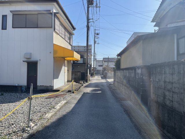南国市大そね甲　土地の前面道路含む現地写真|北側から見た前面道路です。道路幅員が４ｍに満たないため、セットバックが必要です。