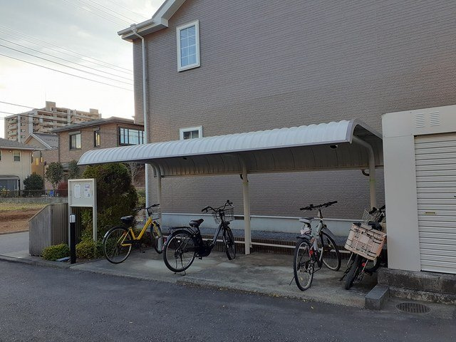パストラーレ　Ｂのその他共用部分|屋根付きの駐輪場があります。