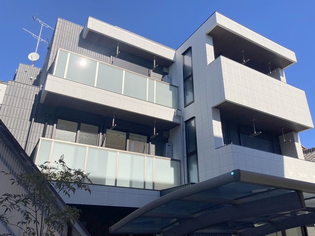 ｍ．ｆｅｌｉｃｅ　エムフェリーチェ