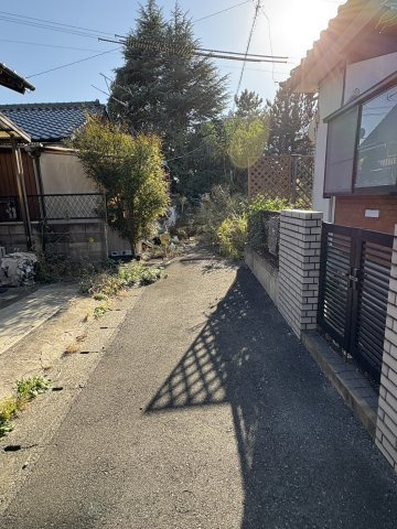 中間市深坂1丁目戸建の前面道路含む現地写真