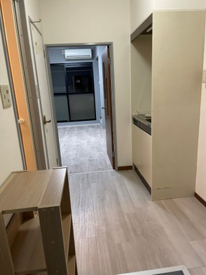 【玄関】 | メゾンアバンテ | 玄関入ってシューズボックスあり