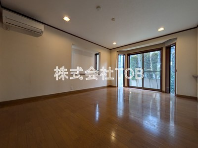 【居間・リビング】 | テラスハウス・E棟 | 10.6帖