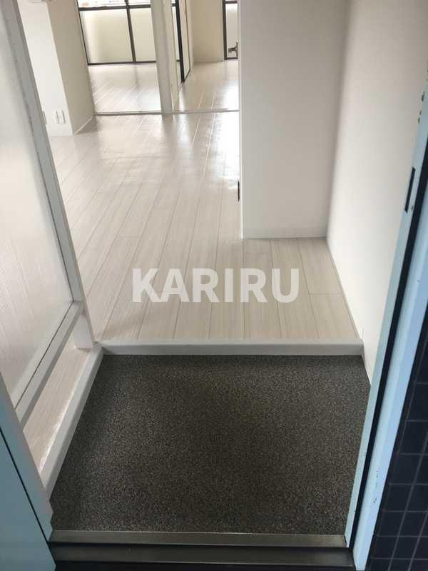 サンライズツイン関目2号館の玄関