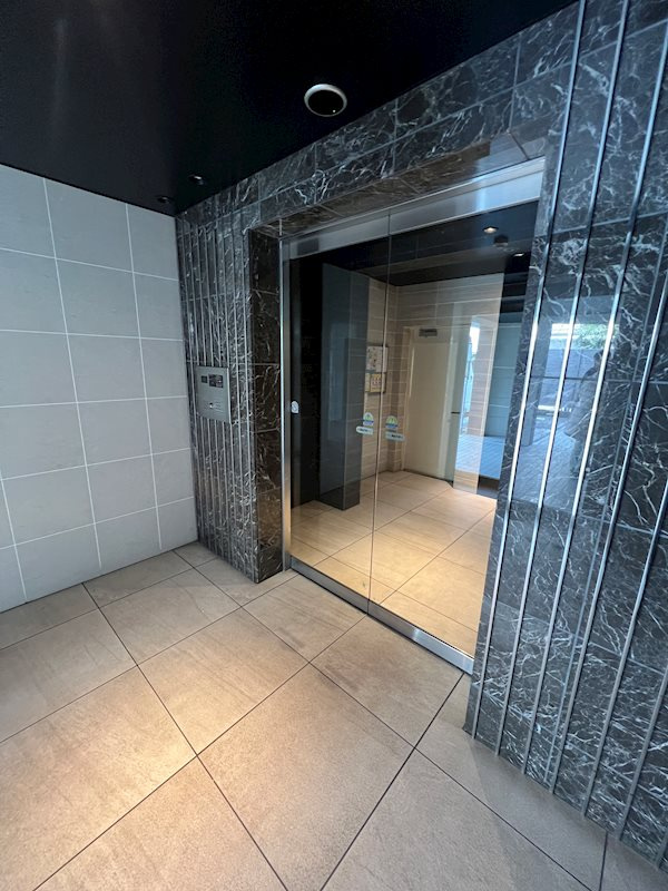 アクサス国分寺のエントランス