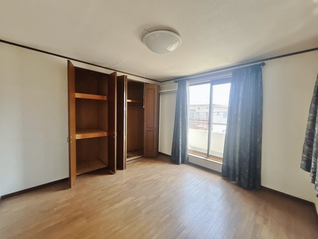 【中古戸建】高崎市井野町の洋室|■洋室｜子供部屋のメリットは「自立心を養うことができる」「自分で整理整頓できるようになる」そして、お子様が成長した際には「プライバシーを確保できる」といい事だらけ♪