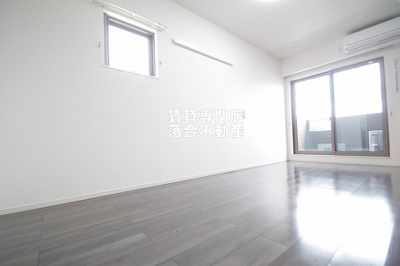 【寝室】 | K’s Place II | 広くて明るい居室