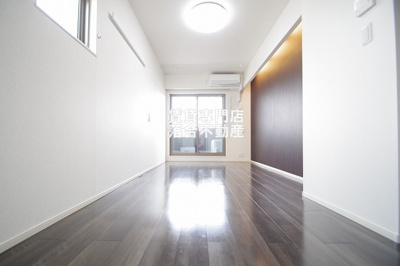 【居間・リビング】 | K’s Place II | 南東向きで陽当りが良いお部屋♪