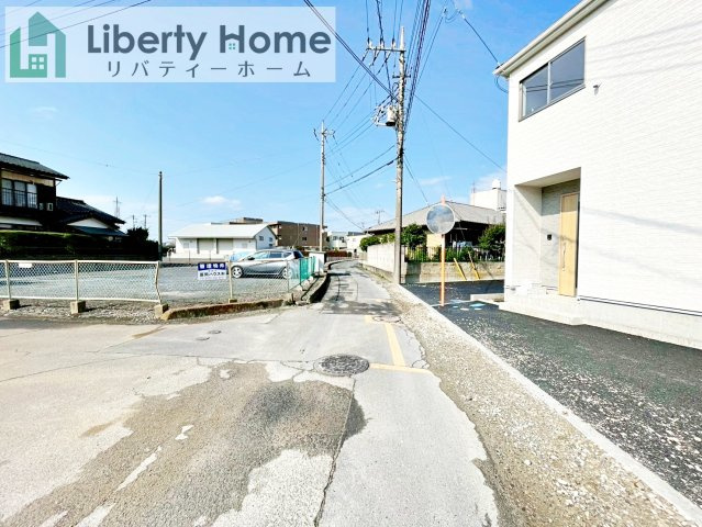 筑西市二木成第2　新築戸建　4号棟の前面道路含む現地写真