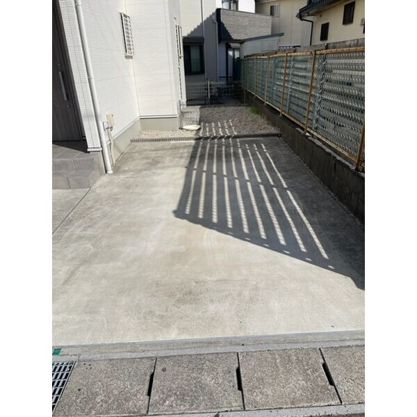 岡崎市六名南１丁目の一戸建ての駐車場
