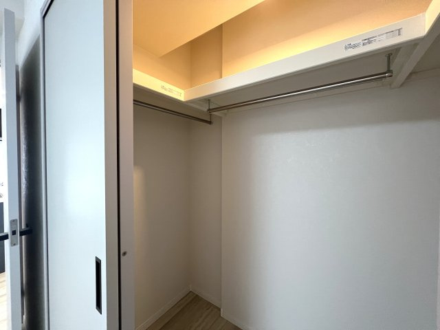 最寄り駅まで徒歩１分！３路線利用可！なんなら横浜駅も徒歩圏！立地最強フゥーッ！！！な、【リノベ／オーベル横浜・戸部本町】の収納