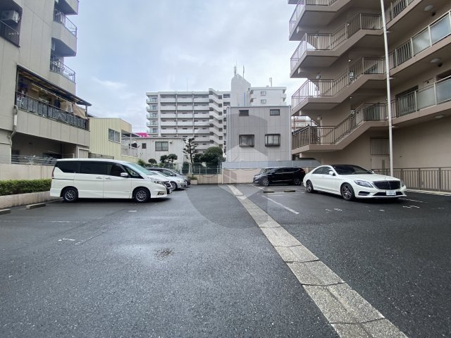 戴慶カーサグラシアの駐車場