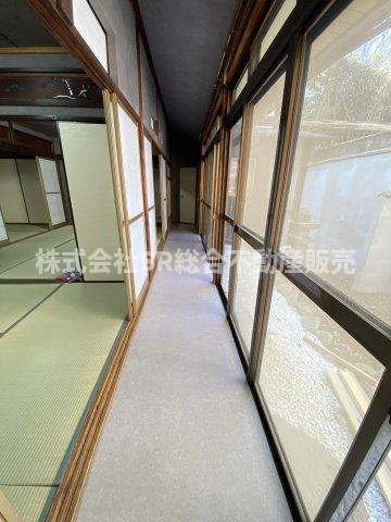 小若江1丁目中古戸建の内装|日向ぼっこのできる縁側です♪
