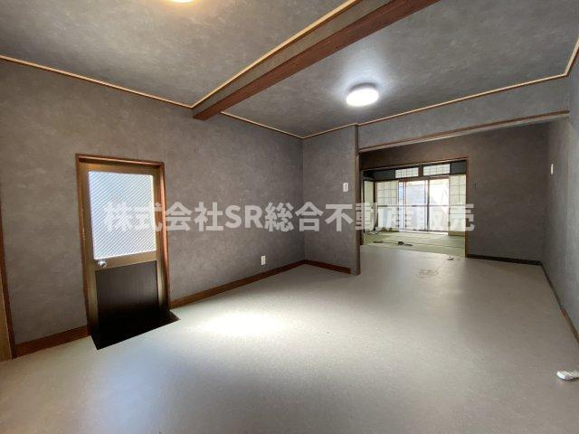 小若江1丁目中古戸建の居間・リビング|ゆったりとしたリビングです