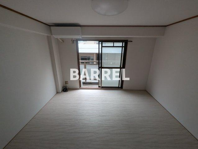 ヴィラ・バショウの居間・リビング