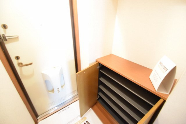 船橋市印内町のアパートの玄関|下駄箱