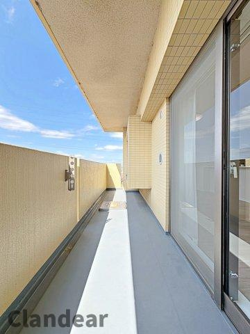 エフローレ新三郷のバルコニー|ドキドキの新生活も、安心してスタート。ぴったりの住まいを見つけませんか？クランディアが一緒に住まい選びをサポートします‼　まずは、お気軽にお問合せください　＃クランディア