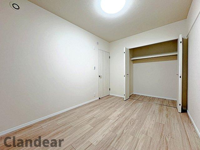 エフローレ新三郷の洋室|ドキドキの新生活も、安心してスタート。ぴったりの住まいを見つけませんか？クランディアが一緒に住まい選びをサポートします‼　まずは、お気軽にお問合せください　＃クランディア