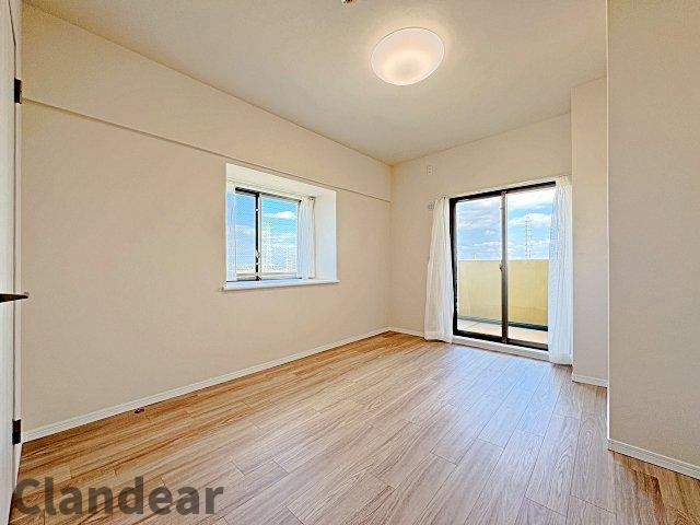 エフローレ新三郷の洋室|ドキドキの新生活も、安心してスタート。ぴったりの住まいを見つけませんか？クランディアが一緒に住まい選びをサポートします‼　まずは、お気軽にお問合せください　＃クランディア