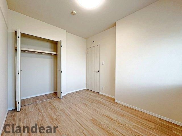 エフローレ新三郷の洋室|ドキドキの新生活も、安心してスタート。ぴったりの住まいを見つけませんか？クランディアが一緒に住まい選びをサポートします‼　まずは、お気軽にお問合せください　＃クランディア