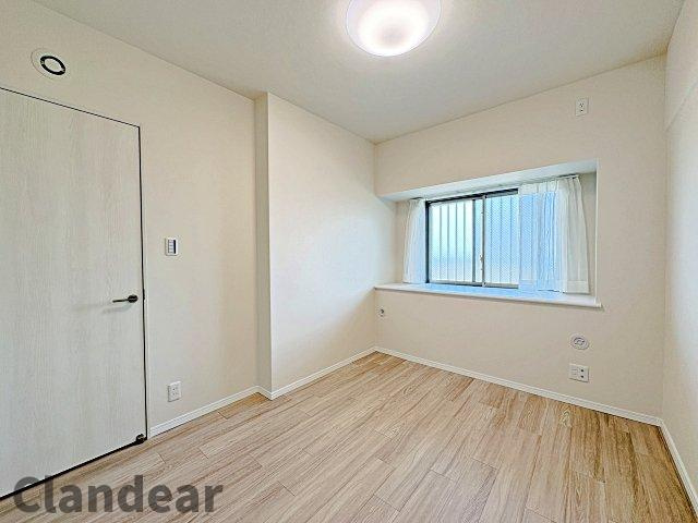 エフローレ新三郷の洋室|ドキドキの新生活も、安心してスタート。ぴったりの住まいを見つけませんか？クランディアが一緒に住まい選びをサポートします‼　まずは、お気軽にお問合せください　＃クランディア