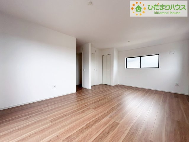 日立市東大沼町11期　新築戸建　3号棟の寝室|広めの主寝室は、ベッドの他にもパソコンデスクやドレッサーなども置けちゃいます(*^-^*)