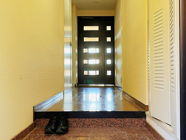 クリオ伊東壱番館の玄関