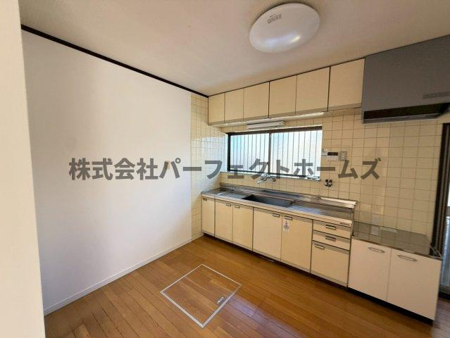 伊加賀本町戸建　賃貸のキッチン|コンパクトなキッチンで掃除もラクラク