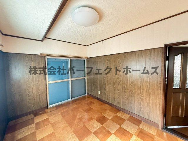伊加賀本町戸建　賃貸の洋室|明るい洋室です