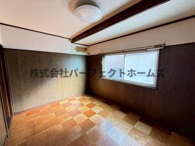 伊加賀本町戸建　賃貸の洋室|使い勝手のいい洋室です
