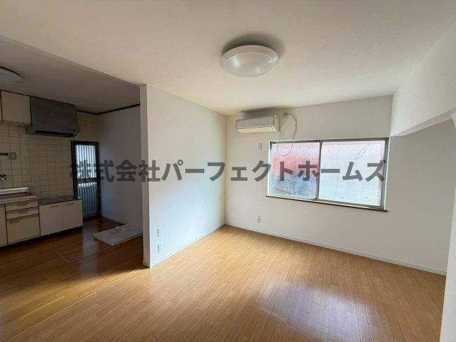 伊加賀本町戸建　賃貸の洋室|使い勝手のいい洋室です