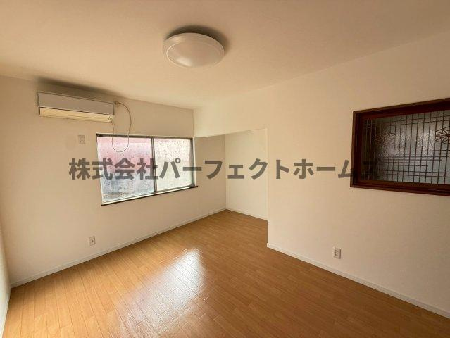 伊加賀本町戸建　賃貸の洋室|落ち着いた色調の洋室です