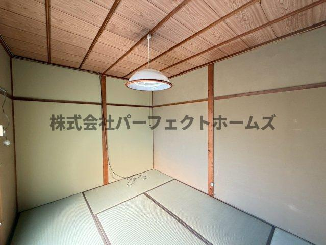 伊加賀本町戸建　賃貸の和室|日本らしい落ち着いた雰囲気の和室です