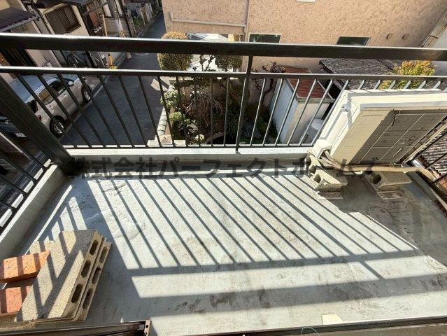 伊加賀本町戸建　賃貸のバルコニー|外からの目が気にならないバルコニーで洗濯物が干せます
