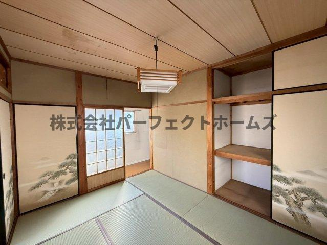伊加賀本町戸建　賃貸の和室|柔らかい畳が心地よい和室