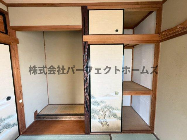 伊加賀本町戸建　賃貸の収納|こまごまとしたものを収納できそうですね