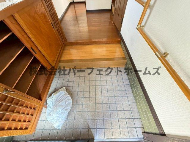 伊加賀本町戸建　賃貸の玄関|玄関です