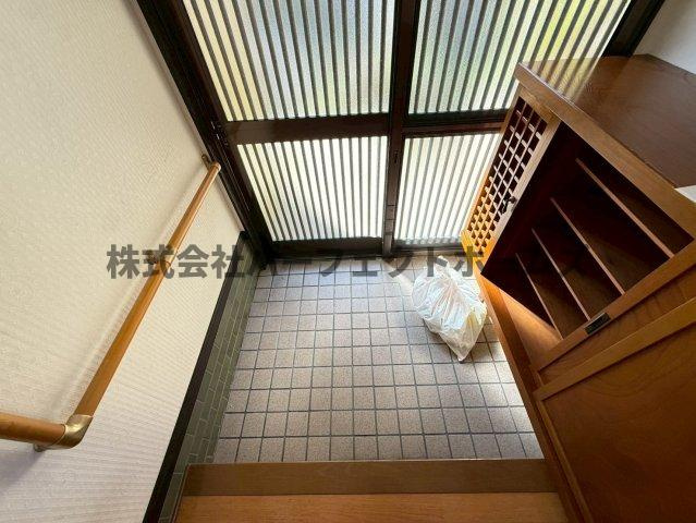 伊加賀本町戸建　賃貸の玄関|きれいな玄関です