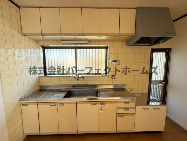 伊加賀本町戸建　賃貸のキッチン|使いやすいキッチンです
