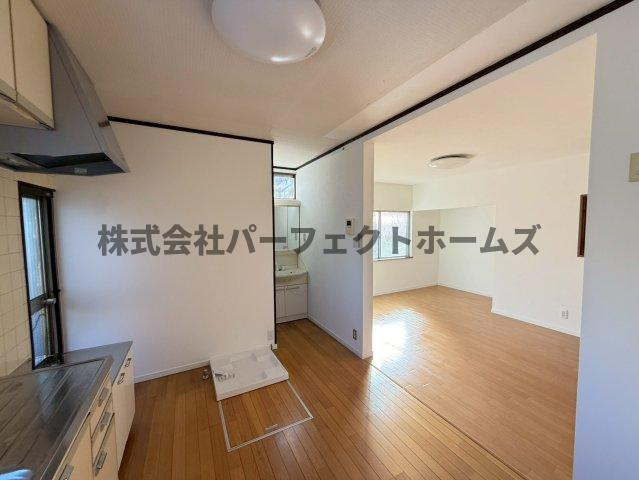 伊加賀本町戸建　賃貸の居間・リビング|居間です
