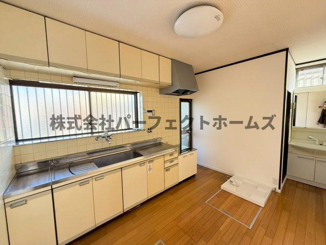 伊加賀本町戸建　賃貸のキッチン|使いやすいキッチンです